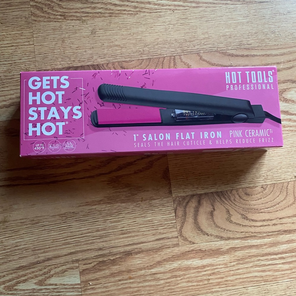 NIB Hot Tools 1 in Flat iron